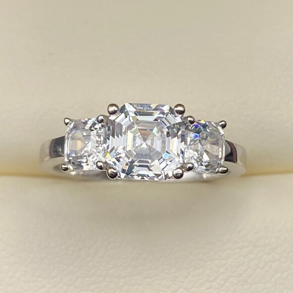 SW 14K White Gold Ring Sz. 6 - 3 x Cubic Zirconia Asscher Cut - 2.86 gm, 2.71 ct - Picture 12 of 16